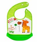 BocioLand Silikonový bryndáček s kapsičkou Žirafa, zelený